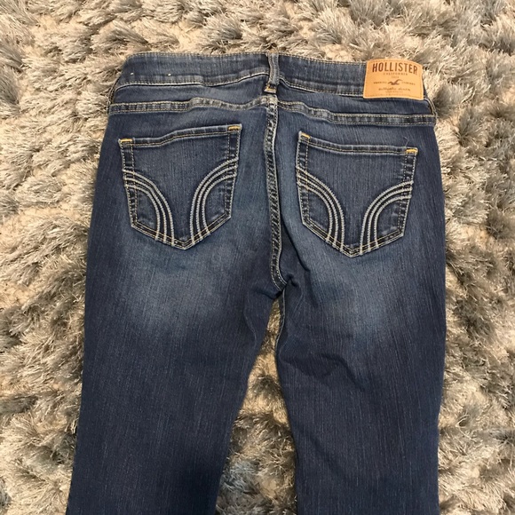 Dark/Medium Wash Hollister Super Skinny Jeans! - Picture 3 of 3